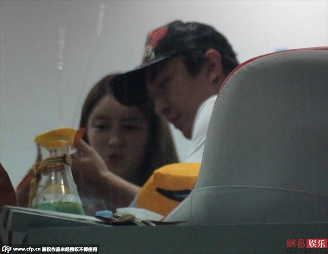 王思聪当伴郎后首次与angelababy杨颖同台